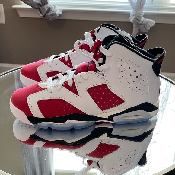 Youth Size 6.5  AIR JORDAN 6 RETRO (COLLECTION SNEAKERS 👟) - Picture 2 of 7